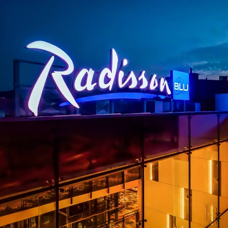 Lettres lumineuses à LED, hôtel Radisson Blu